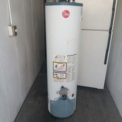 28 Gallon Water Heater In Working Condition 