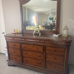 Cherry 5-Piece Solid Wood King Bedroom Set – Fast Sale, $750