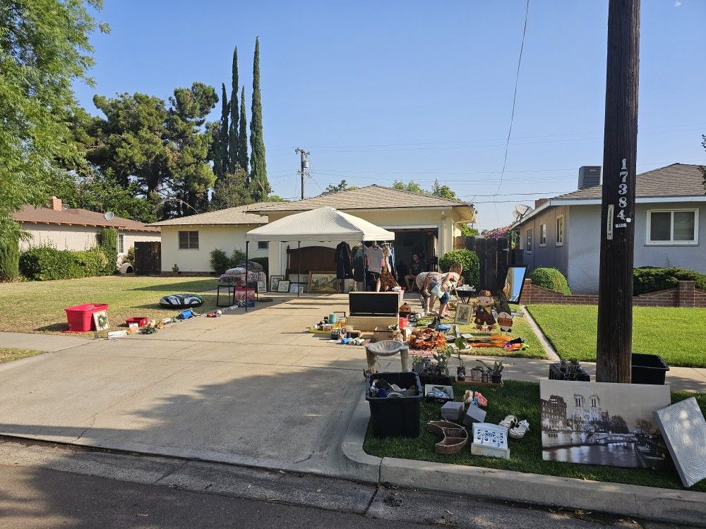 Yard Sale 3934 E Andrew Ave