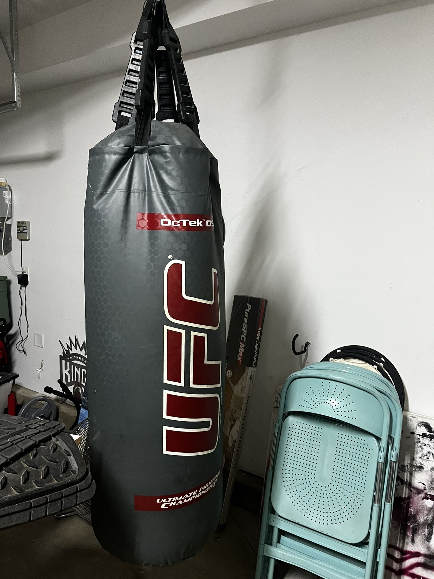 UFC PUNCHING BAG 100-110 Pounds