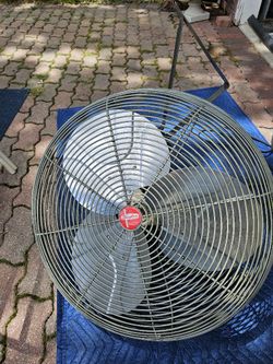 DAYTON  Industrial Wall-Mount Fan 28" 3 Speeds