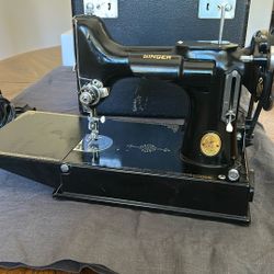 Singer Sewing Machine 