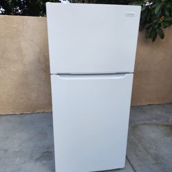 Frigidaire Refrigerator 18cu Ft 30x30x66👍👌3 MONTHS WARRANTY 