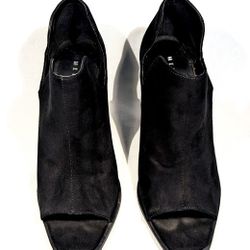 Metaphor Women's Fashion Shoes Size 8M. Black