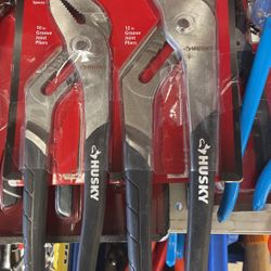 2-PIECE GROOVE JOINT PLIERS • Precision Cut Teeth for Extra Gripping Power