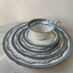 Set of 4 Aynsley Bone China 5 Piece Service