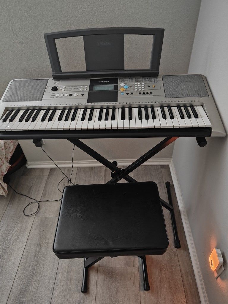 Yamaha YPT-320 keyboard, 61-key