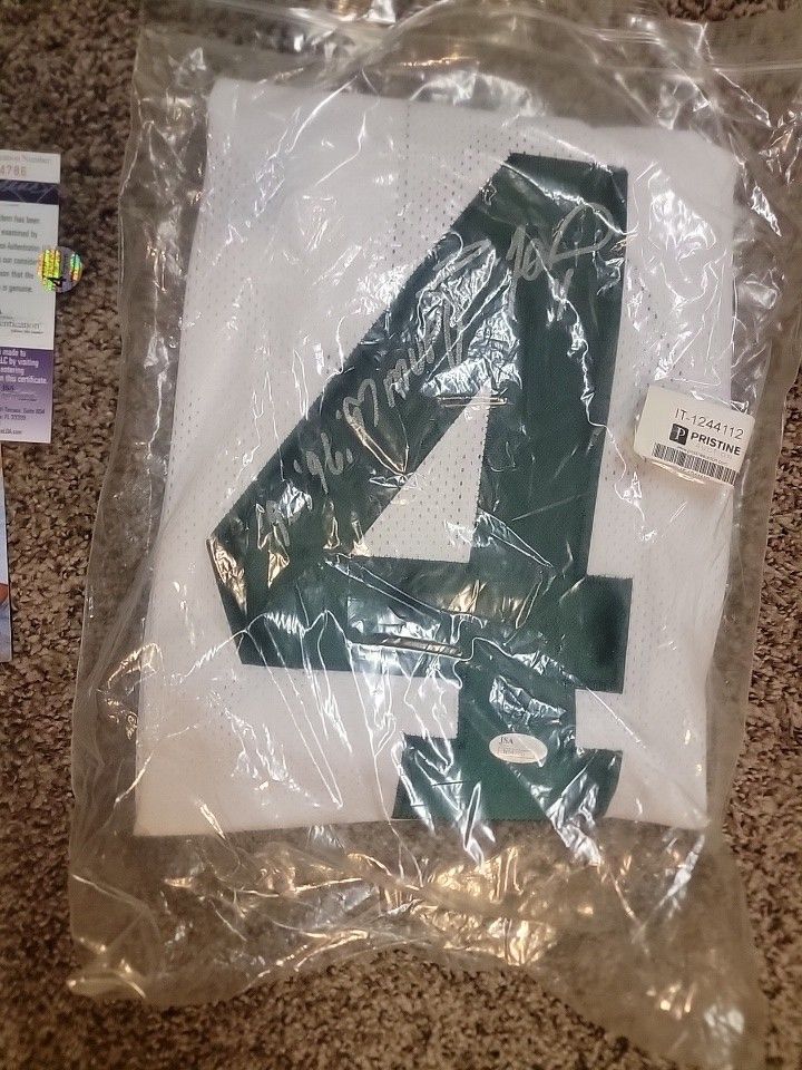 Signed BRETT FARVE JERSEY 