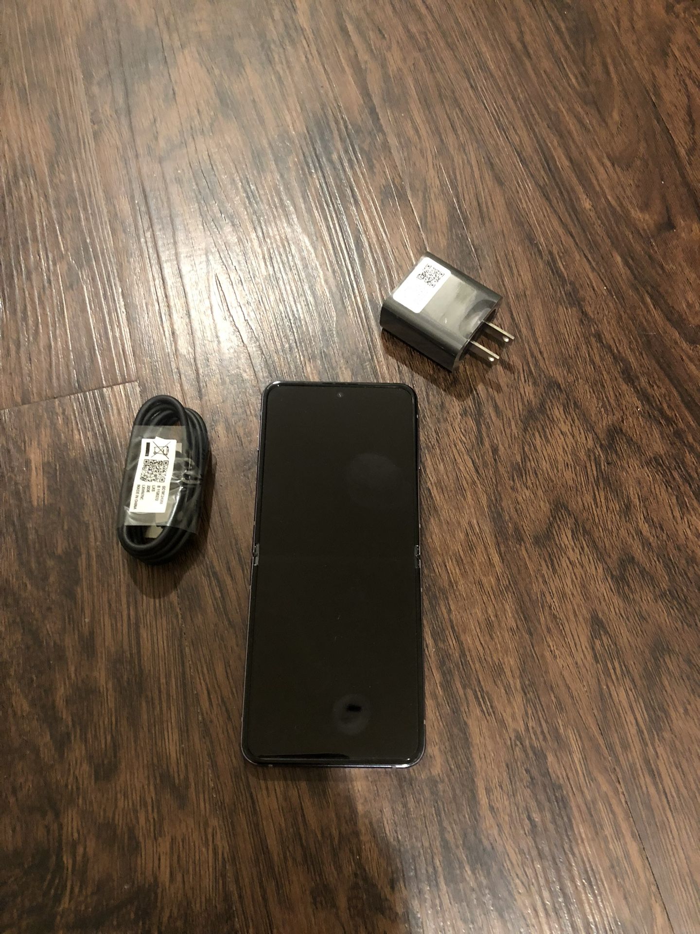 Samsung Galaxy Z Flip 4 256GB, Bora Purple - Unlocked (turning off when closed) For Parts Or Repair READ DESCRIPTION!! Pick Up Only Firm On Price $200