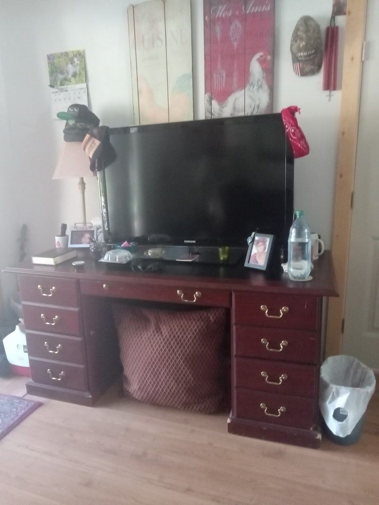 52' Color TV Not WiFi Compatabile 