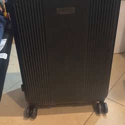 Kenneth Cole Reaction hardside suitcase  Black