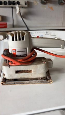 BLACK & DECKER SANDER