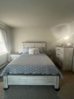 Bedroom set + mattress Queen Size