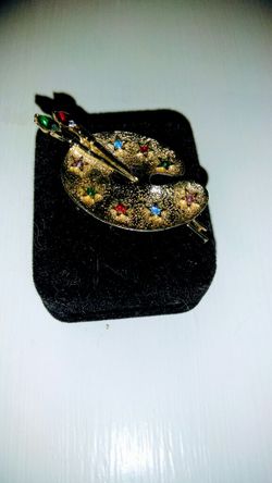 Art/paint pallet brooch/pin