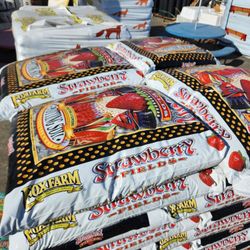 FoxFarms Strawberry Fields Potting Soil 1.5 Cu Ft