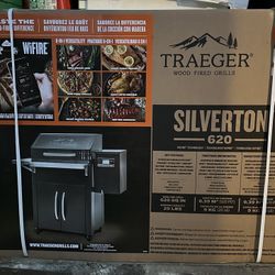 Traeger Silverton 620 Pellet Grill 