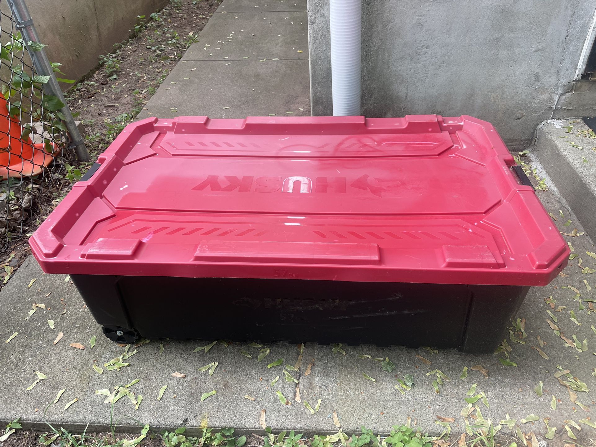 57 Gallon storage Tote With wheels