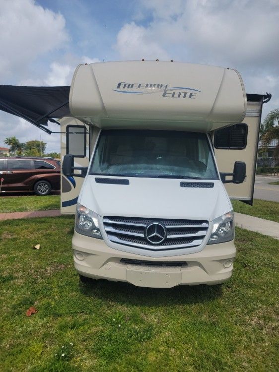 MERCEDEZ RV 24" ,DIESEL, LIKE NEW 2019 