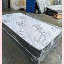 Twin size mattress/ Colchon