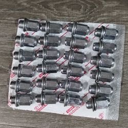 2023 Like New Oem Toyota Tacoma Tundra 4runner Or Sequoia LandCruiser Or T-100 Lug Nuts any Toyota or Lexus gx460 with 6 lugs  Total of 24