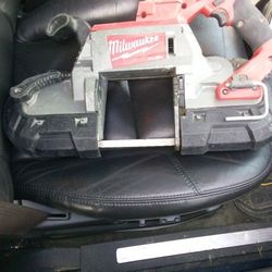 Milwaukee Deep Cut Band Saw