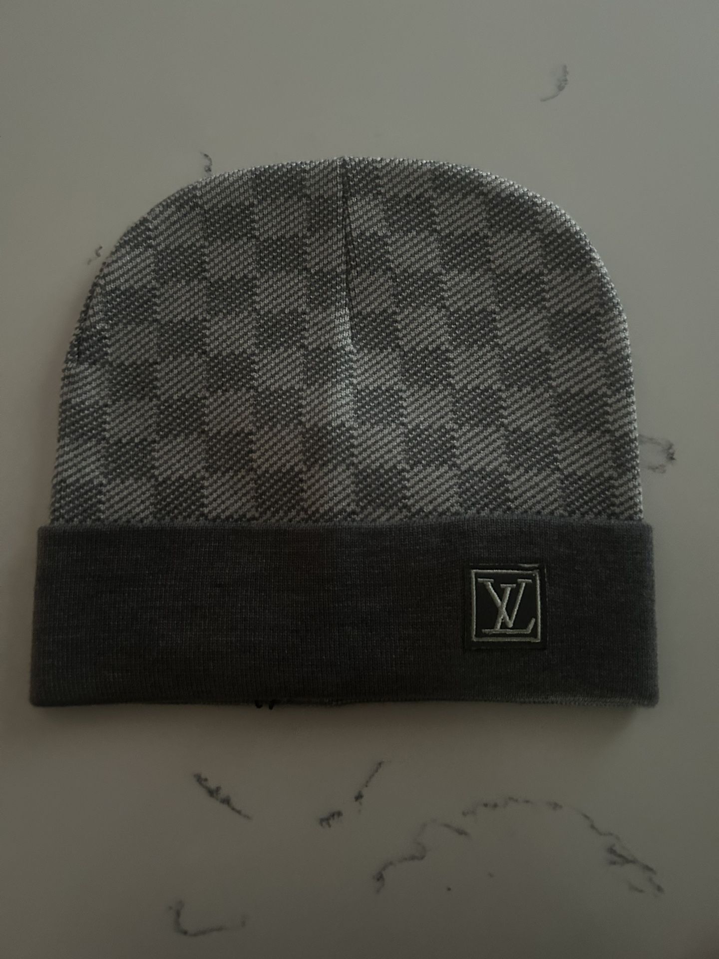 beanie i offer shipping!
