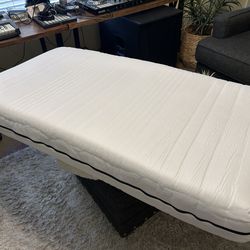 Dourxi Memory Foam Crib Mattress, Never Soiled!