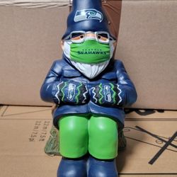 Seahawks Statue/Gnomes