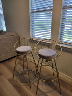 Swivel bar stools