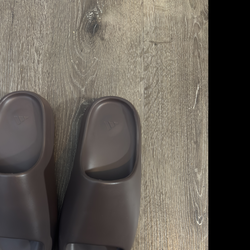 Yeezy slides flax