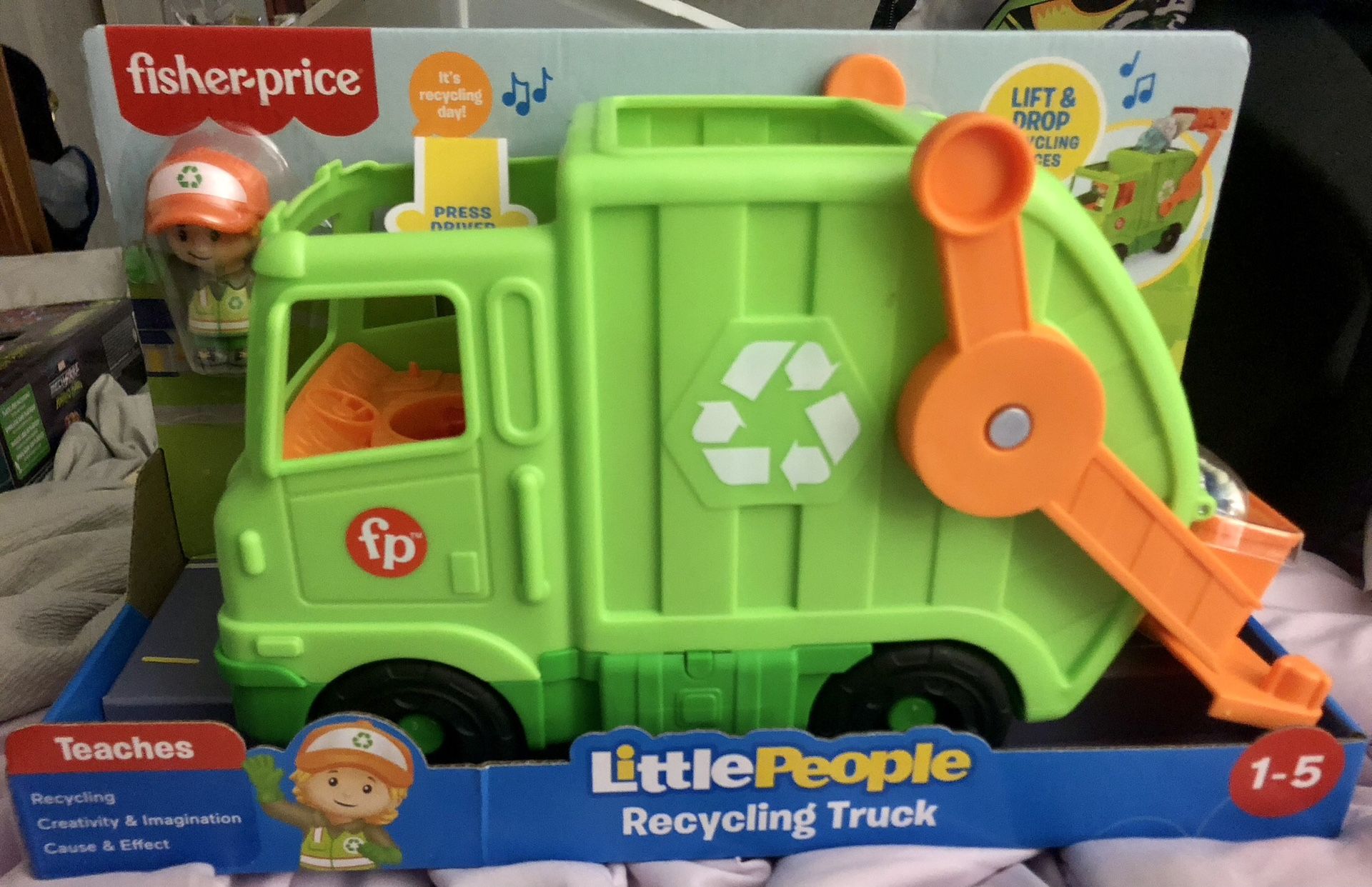 LITTLE PEOPLE RECYCLING TRUCK W SOUNDS SONGS NEW