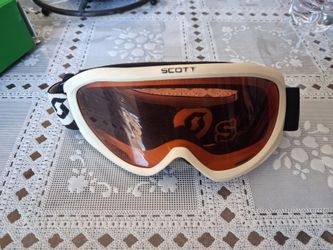 Ski glasses