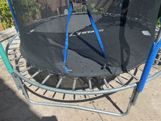 Trampoline with Safety Enclosure Net