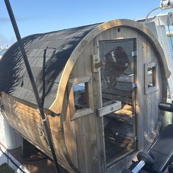 Red wood outdoor sauna 4 people