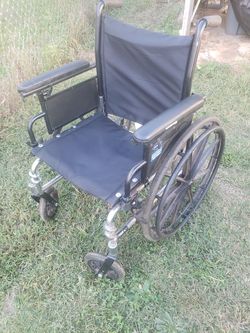 WHEEL CHAIR . NO LEGS ON CHAIR. SELLING CHEAP