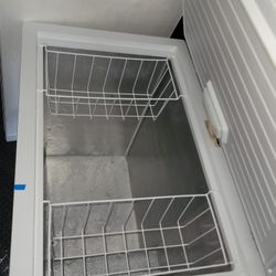Vissani 7cu Ft. Chest Freezer 