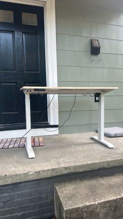 Sit/Stand Desk (works)