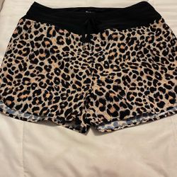 Women’s Gradual Leopard Athletic Shorts Size Medium 