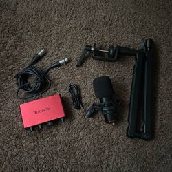 Focusrite Scarlett Solo With Mic & Mic Boom. 