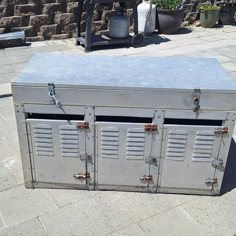 Dog Box