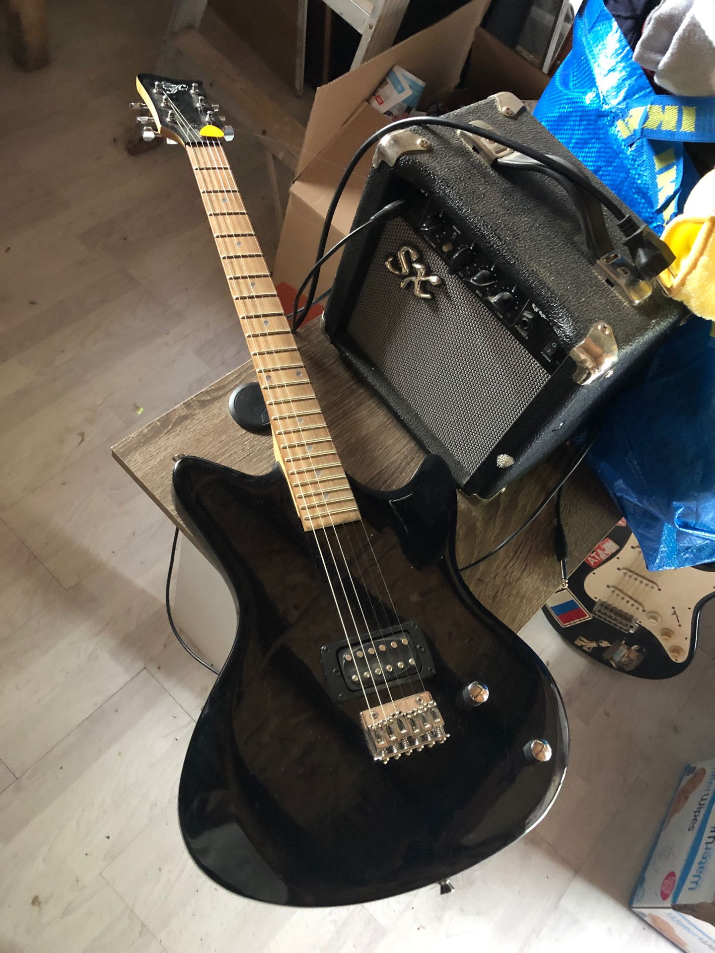 Electric guitar with amp kit