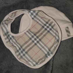 Burberry Beenie AND BIB