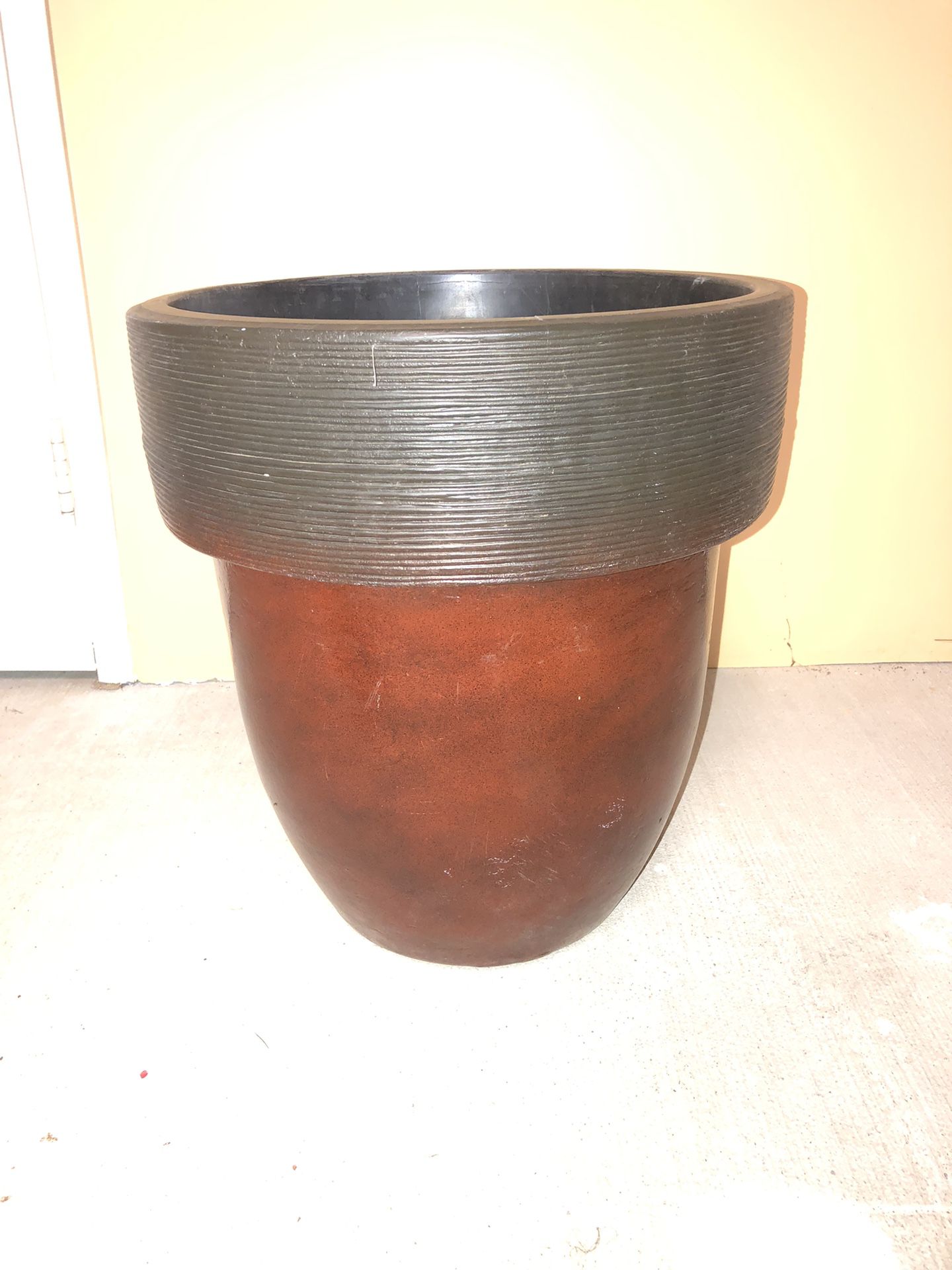 Self Watering Planter Pot By Ariana (Free delivery 5 cities)