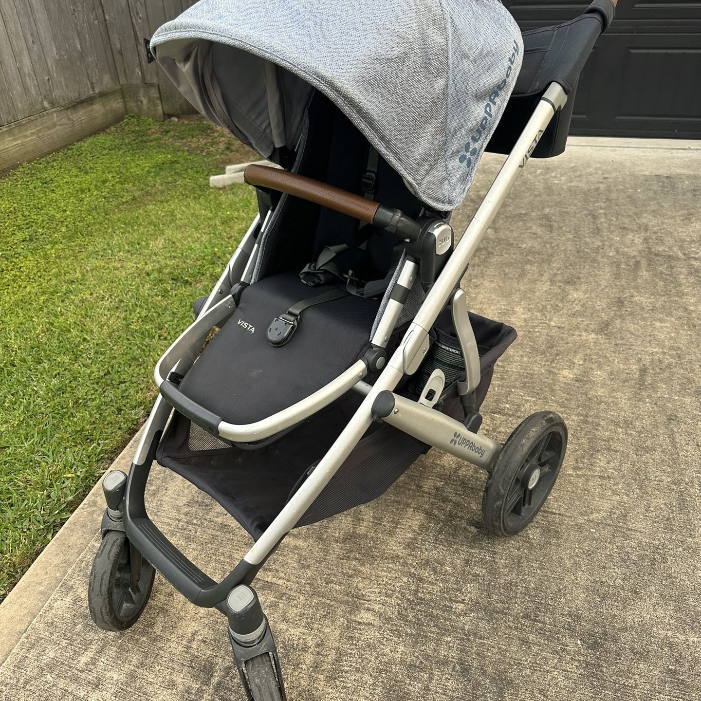 Uppa Vista Baby Stroller/car seat/bassinet