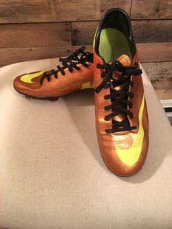 Nike soccer cleats sz 9