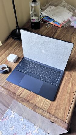 13”Macbook Air M4 16gb ram 256gb - New Open Box