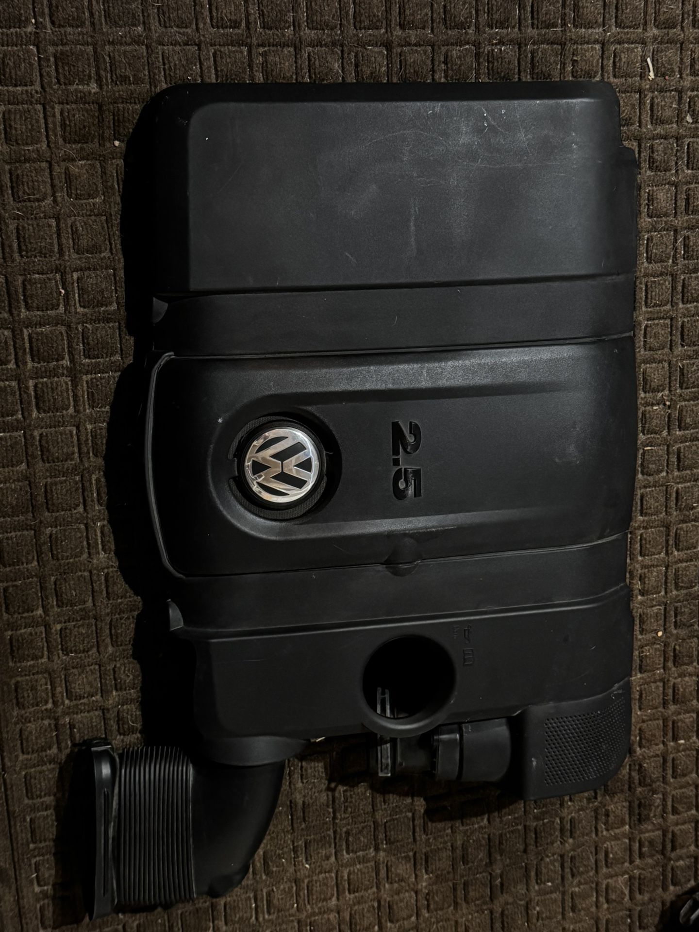 Volkswagen 2.5L Engine Cover & Air Filter Housing