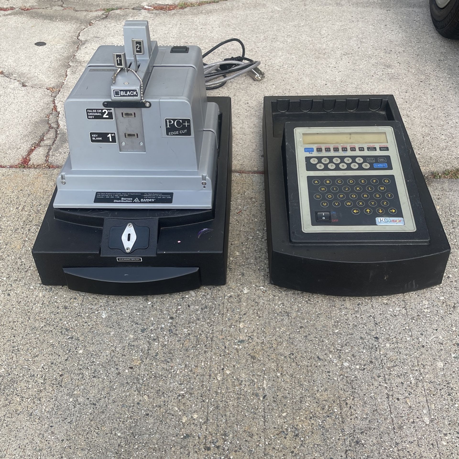PC+FLASH BARNES KEY CUTTING MACHINE