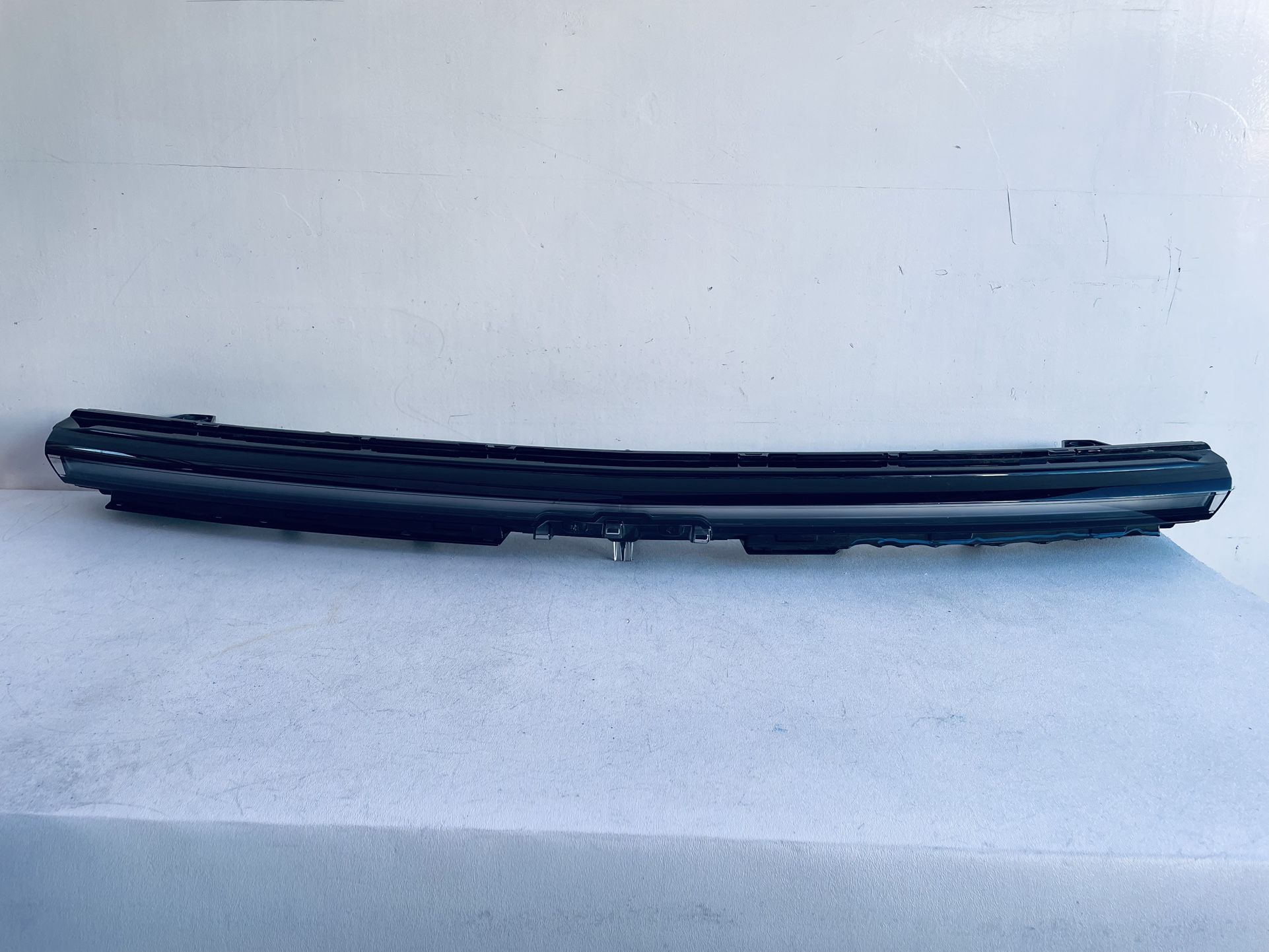 2024-2025.CHEVROLET EQUINOX EV FRONT CENTER  DAYTIME RUNNING LIGHT OEM 