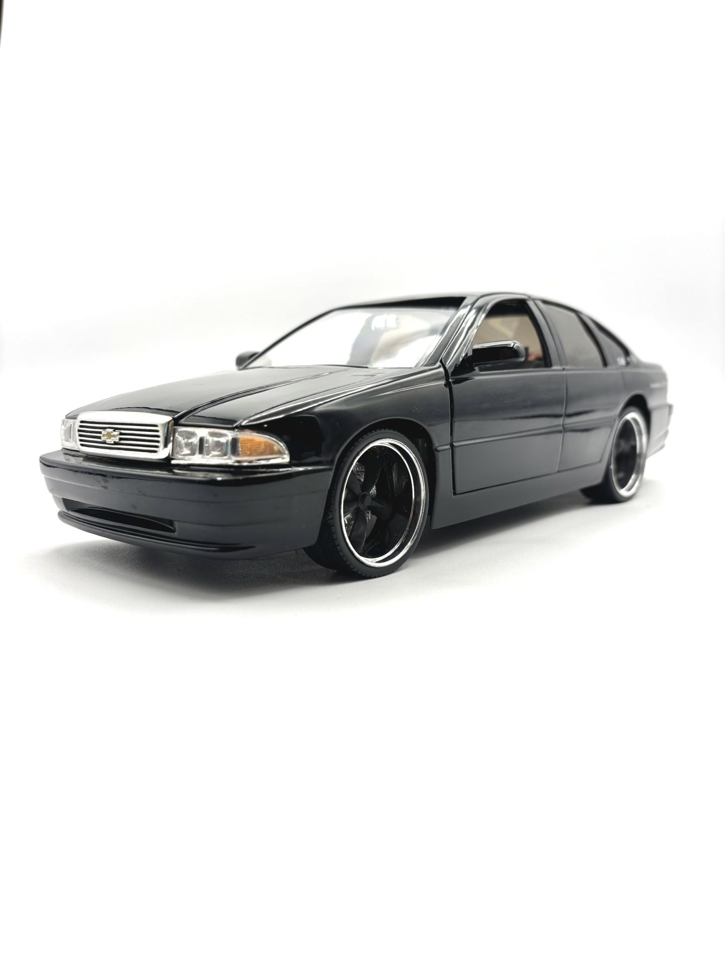 1996 Chevrolet Impala SS 1:18 Diecast Model Car from Jada Toys Dub City